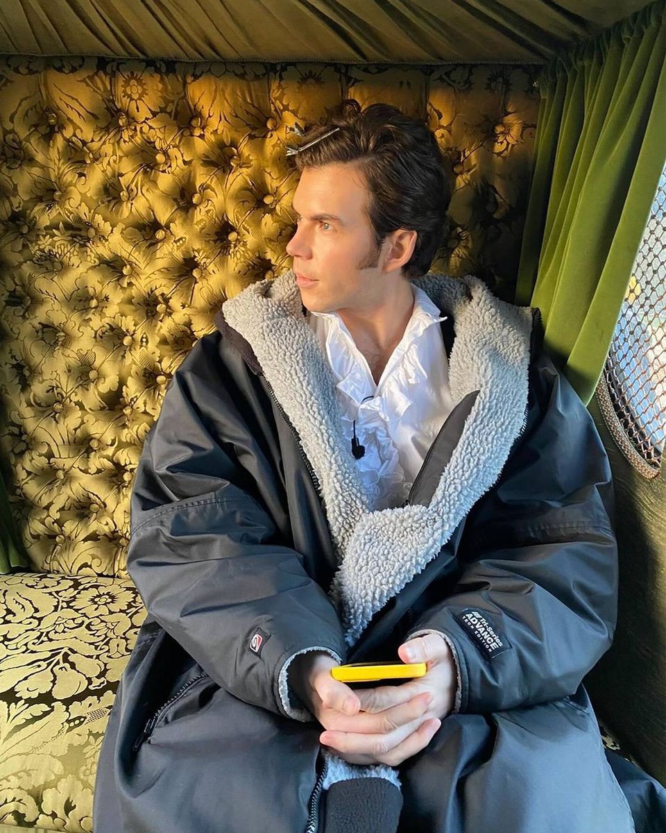 juksuncom's tweet photo. #Bridgerton Season 3, now available on Netflix!

See more: https://t.co/6jamWFArCo https://t.co/9B26oV4Uqr