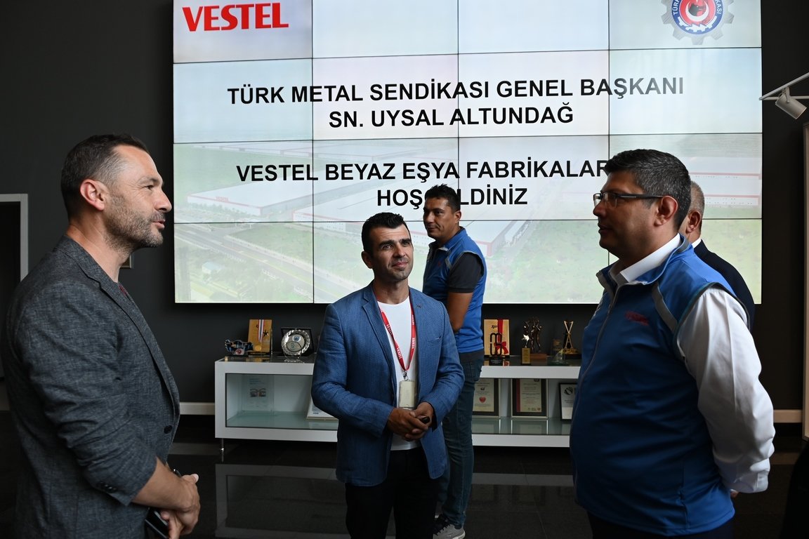 AltundagUysal's tweet image. Vestel ziyaretimiz kapsamında üçüncü durağım Vestel Beyaz Eşya Buzdolabı 1 Fabrikası oldu.
