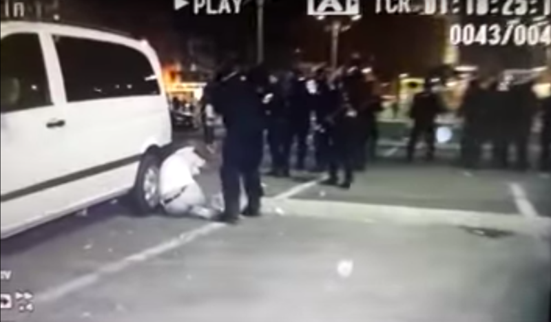 Am intrat să vă zic că am revăzut cum își lua pulane ăla micu proptit și ghemuit pe o dubă, de 10 august 
Fain de tot