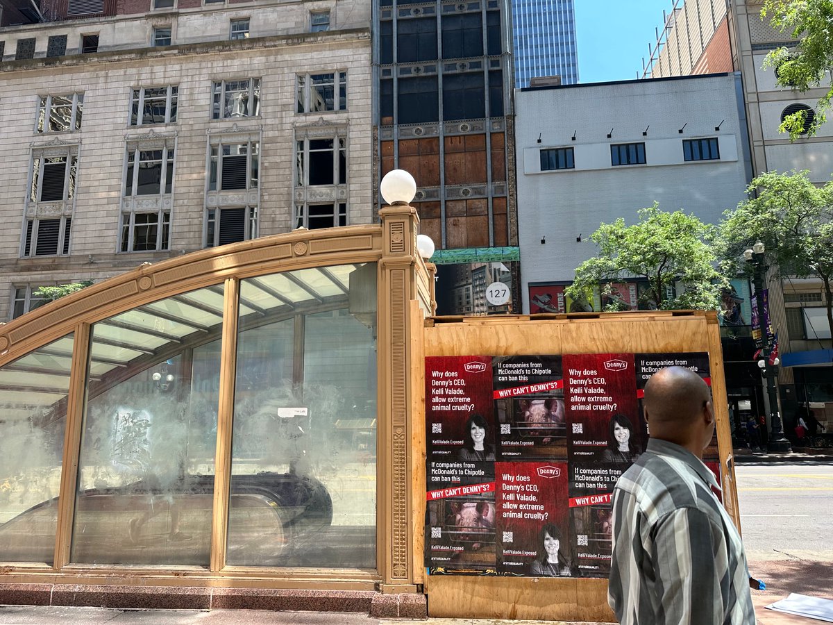 .<a href="/DennysDiner/">Denny’s</a> can you see the suffering now❓ 

Over 200 posters have been hung up in Chicago ahead of the <a href="/WSJ/">The Wall Street Journal</a> Food Forum...🧵