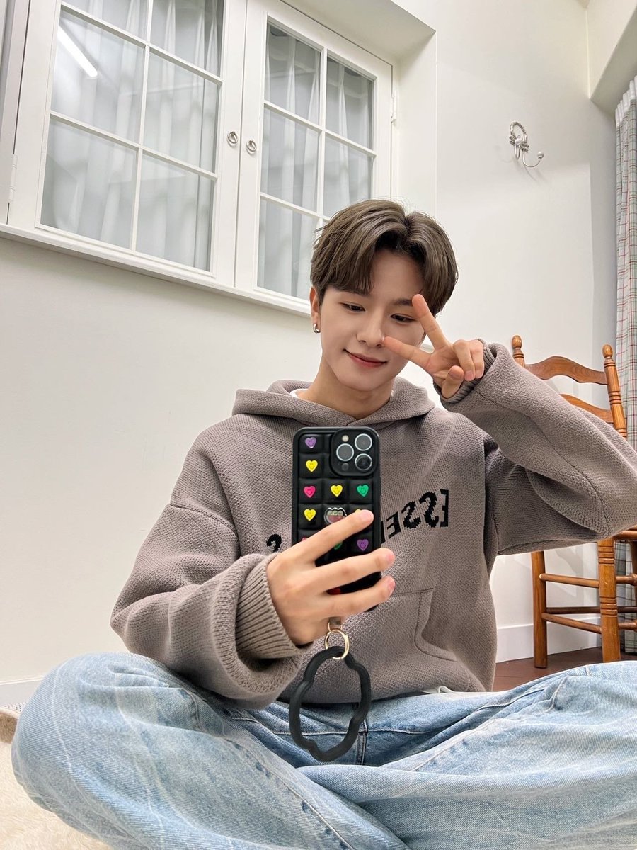 la mejor forma de revivir es escuchando a la bella #𝑎𝚚uā͟e業·ུ⃛ᰭ y claramente uno esta contento escuchando #嫌取𖠇ུ𝚗ä͟rc𝕚s en loop el día de hoy ! así que vayan corriendo a escuchar estos #𝚗𝕚ghtsৎ୭s𝐭ē͟rǝo que no pueden perdérselo. 🐈

𝐚𝐢.𝚋αe ⋆ 𝐅l𝚎t𝕔h𝚎r