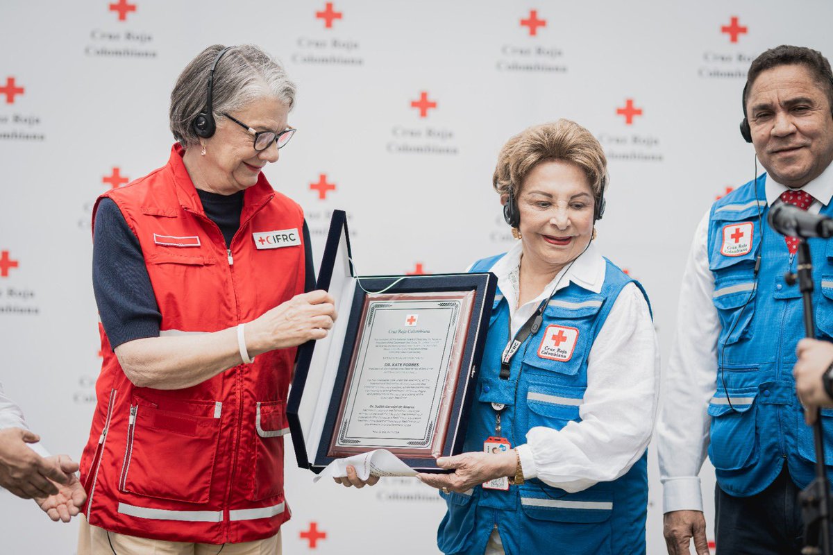 cruzrojacol's tweet photo. 👋🏼 Con una gran acogida, hoy recibimos a @KateForbes_IFRC quien en 2023 se convirtió en Presidenta de la Federación Internacional de Sociedades de la Cruz Roja y de la Media Luna Roja. ⛑️

@ifrc  @IFRC_es 

Hilo {1-4} https://t.co/uPYIaz00tL