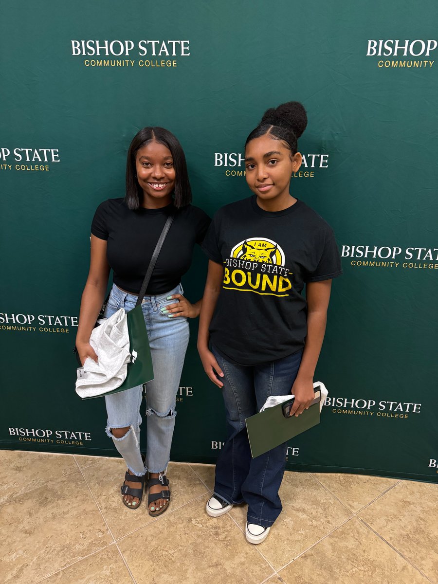 DrSetItOff's tweet photo. We are welcoming our new Bishop State Community College Wildcats. @BishopState 
#FirstOrientation
#WildcatWelcome
#ItIsAGreatPlaceToStart
#TheYardOnBroad https://t.co/omLcB0PeEo