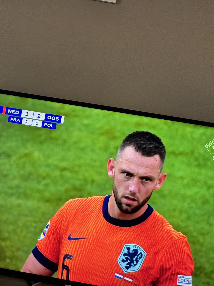 Jeetje wat weer slecht verdedigd 1-2 #Oostenrijk #nedoos #EK2024 ongelooflijk wat een ruimte geeft #nederland weg 🥲