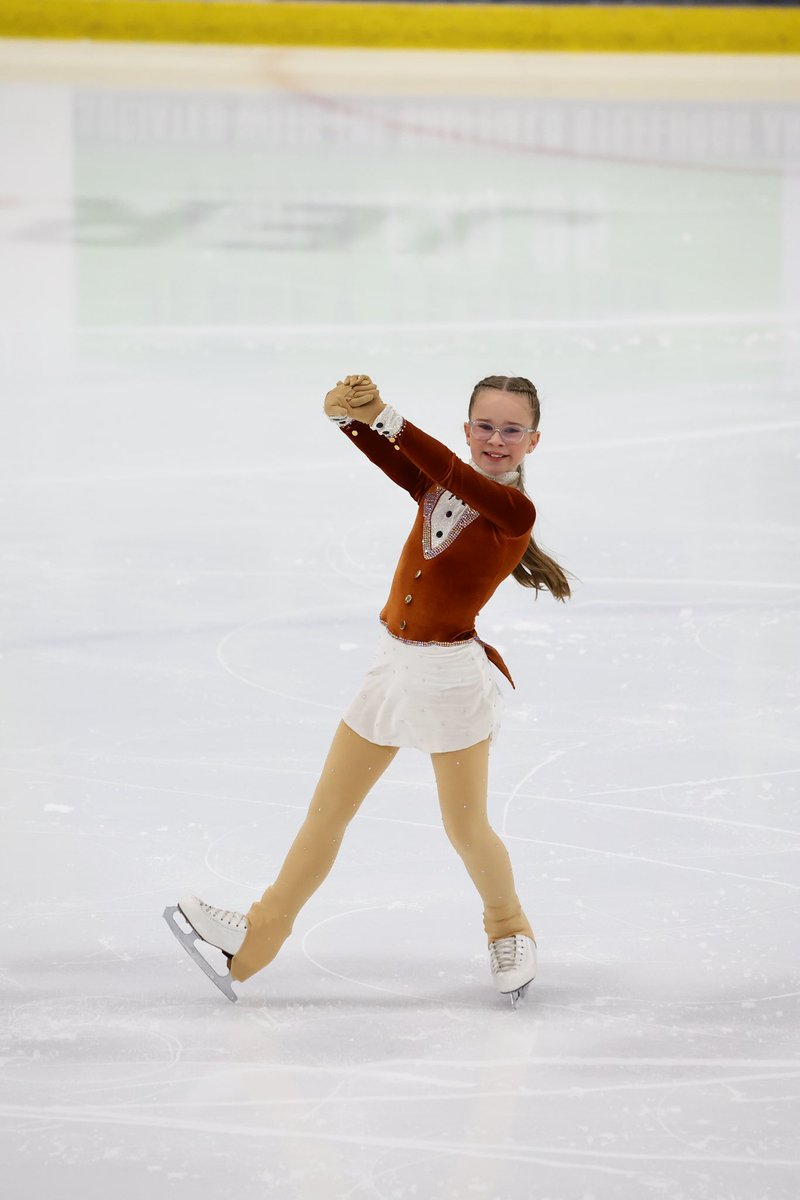 CouserAmy's tweet photo. Summers’ skate video from Dundee open where she placed 5th in national level 1 ladies category 🌟🌟 @Cpsmrsw @carronshoreps A beautiful skate ⛸️💫 https://t.co/pV9nn2DQbY