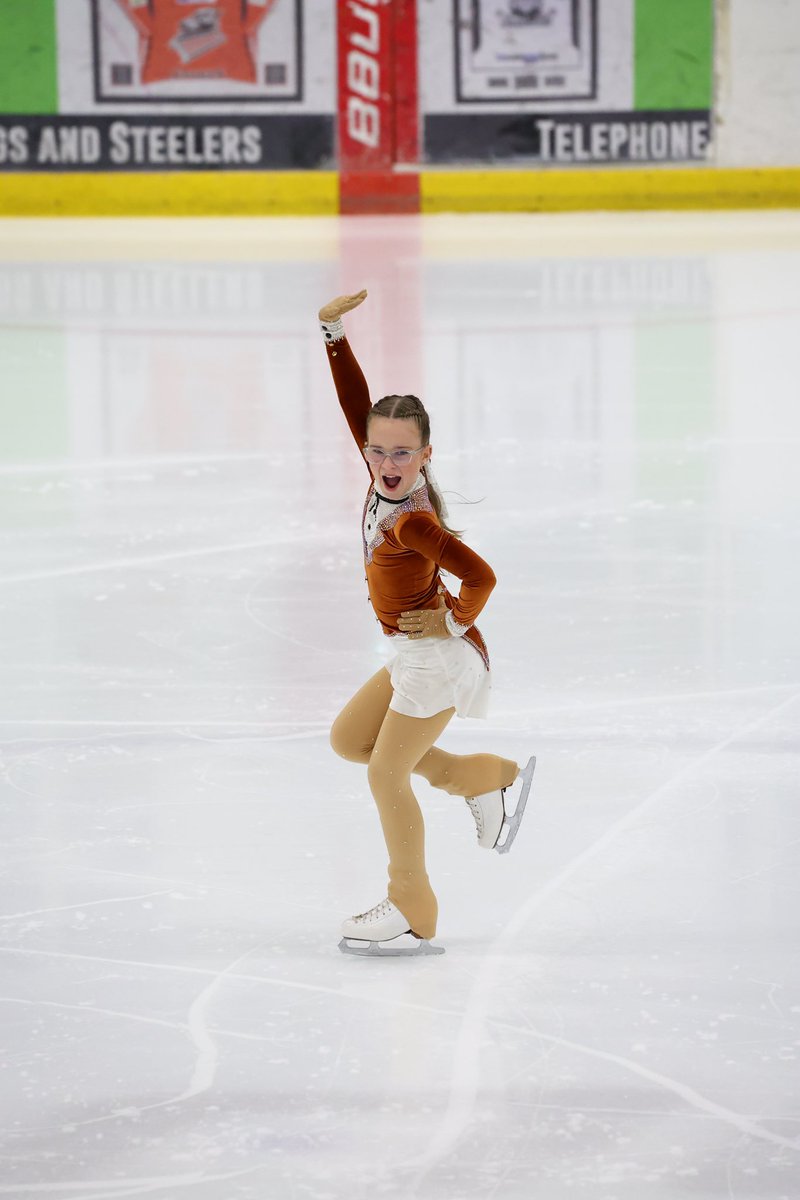 CouserAmy's tweet photo. Summers’ skate video from Dundee open where she placed 5th in national level 1 ladies category 🌟🌟 @Cpsmrsw @carronshoreps A beautiful skate ⛸️💫 https://t.co/pV9nn2DQbY