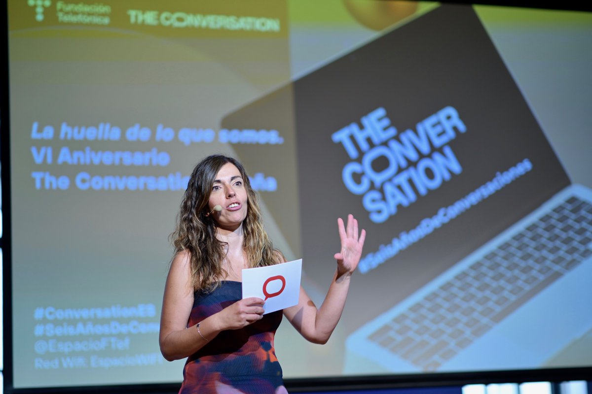 EspacioFTef's tweet photo. Es turno de la mesa redonda en la que participan: @microbioblog, @ArqueoInquieta y modera @ElenaSanz_.
🗣️Están hablando sobre como mirar al pasado nos ayuda a entender el presente y a prepararnos para el futuro. ¡No te lo pierdas!
https://t.co/ILQTi6vyfX
#ConversationES #SeisAñosDeConversaciones