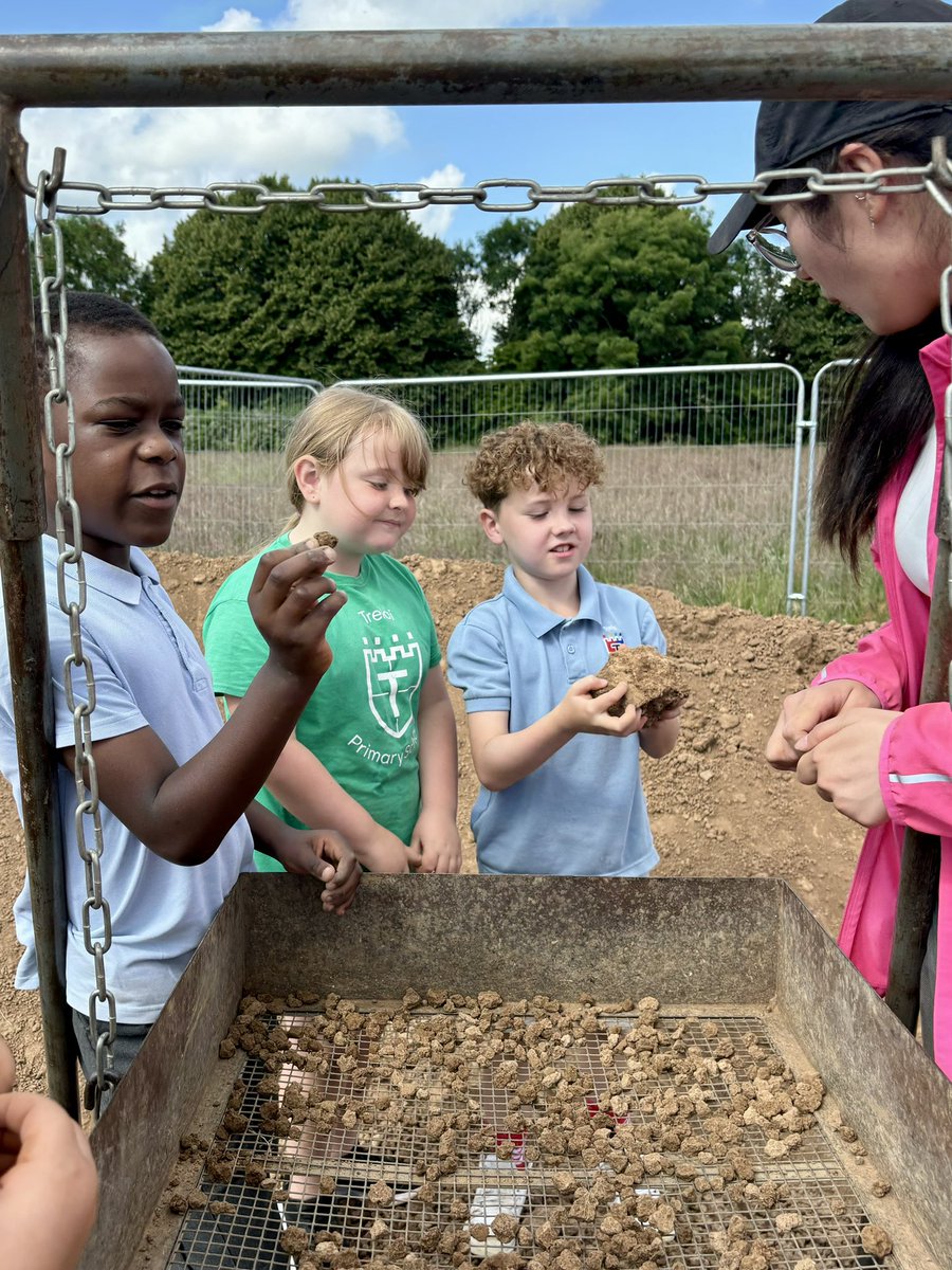 SchoolTrelai's tweet photo. Here are our mini archaeologists joining in the dig at Trelai park! What an interesting and hands on experience. A big thank you to Olly, Dave and the team.
#tpshumanities
@CAERHeritage @SHAREWyatt https://t.co/trNP20KIke