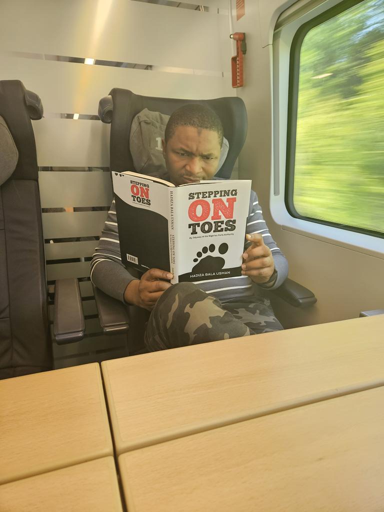 HamzyCODE's tweet image. Current read 📖 

Author @hadizabalausman ✨️