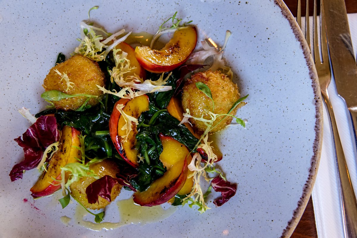 _The_LP's tweet image. A light &amp;amp; refreshing starter is just what you need in this hot weather, like these goat’s cheese bon bons with spinach &amp;amp; caramelised peach salad from @doganddoublet 🍴

#TheLewisPartnership #Stafford