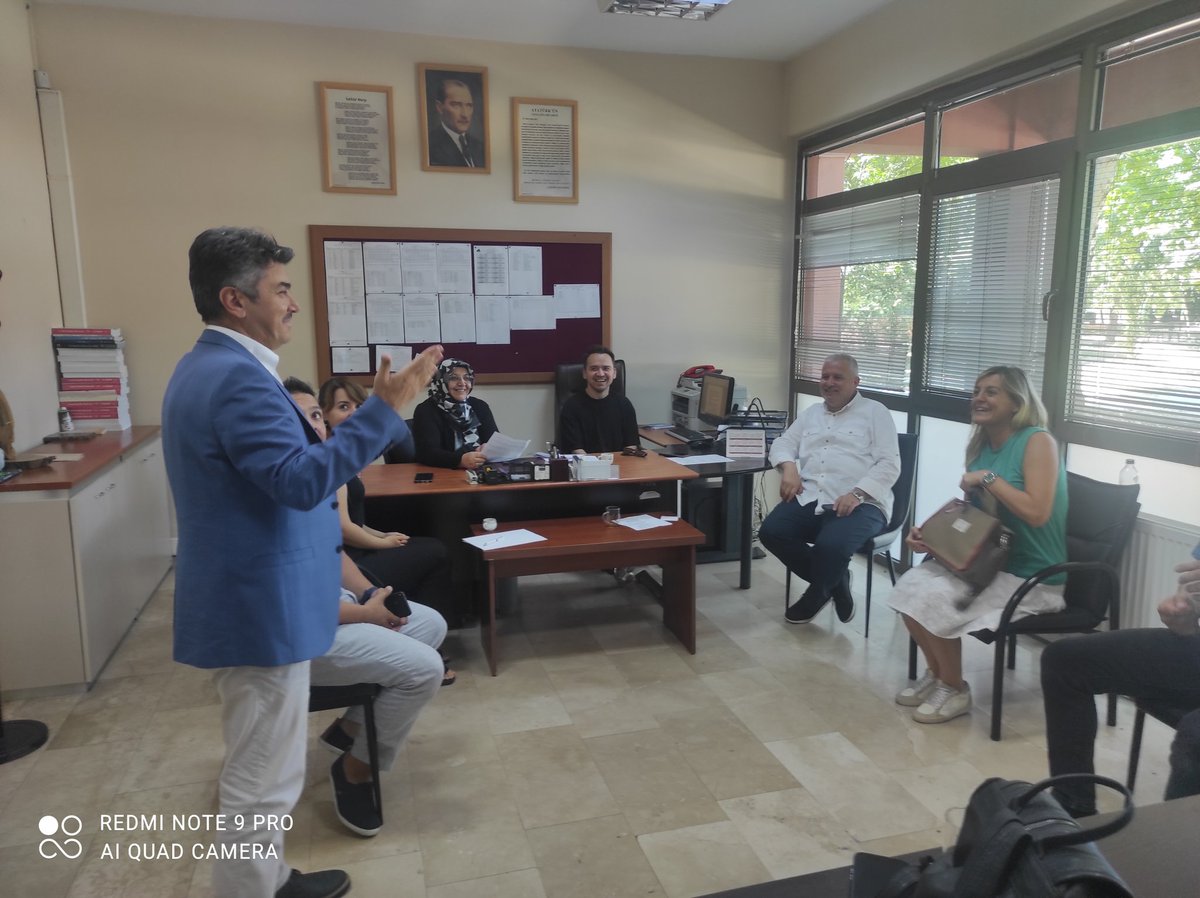 hayriterzioglu's tweet photo. İlçe Milli Eğitim Müdürümüz @MetinSEZER_16, mesleki çalışmalar kapsamında Türkiye Yüzyılı Maarif Modeli Ortak Metni değerlendirmesi yapan okulumuz zümre başkanları ile bir araya geldi. Ziyaretleri için ilçe müdürümüze şükranlarımızı sunarız.
@Osmangazi_MEM
@bursamte https://t.co/et5aKJtJM5