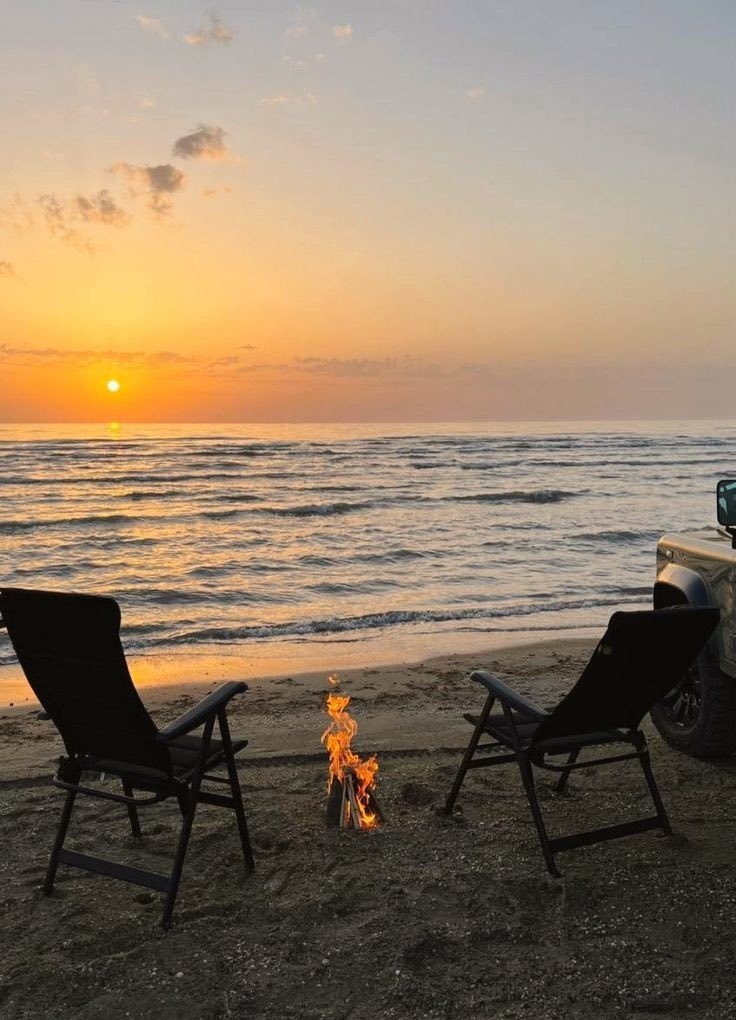 Deniz kenarı..
Kafa dengi biri..