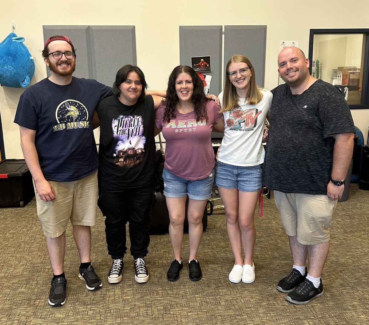MrsMPchorus's tweet photo. Here are some of your FAVE music teachers reminding you that we started EB summer ☀️lessons today! 💯 Forgot to signup? Get in touch with us asap so you don’t lose your chops over the summer! Offering all instruments, including piano &amp; voice! 🎹🎤 #ebmusic #traditionofexcellence https://t.co/hCCpTTxhya