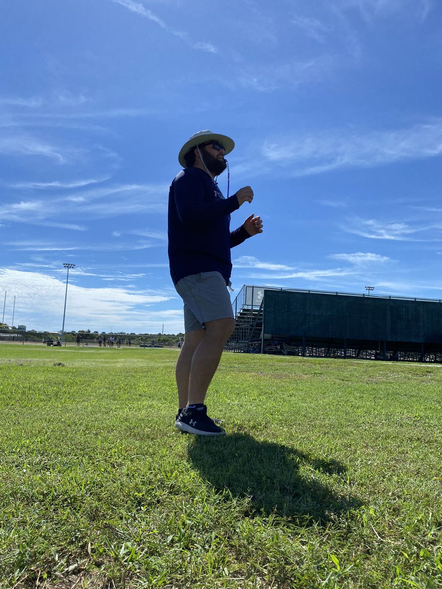 BrettA321's tweet image. My playing days might be behind me, but now the next part of my journey has started! 

Proud to announce that I will be the offensive line coach at my alma mater Melbourne Central Catholic High School 🐝

#RoadToStates
#RTB 

@CoachJLord1 @CoachTillman