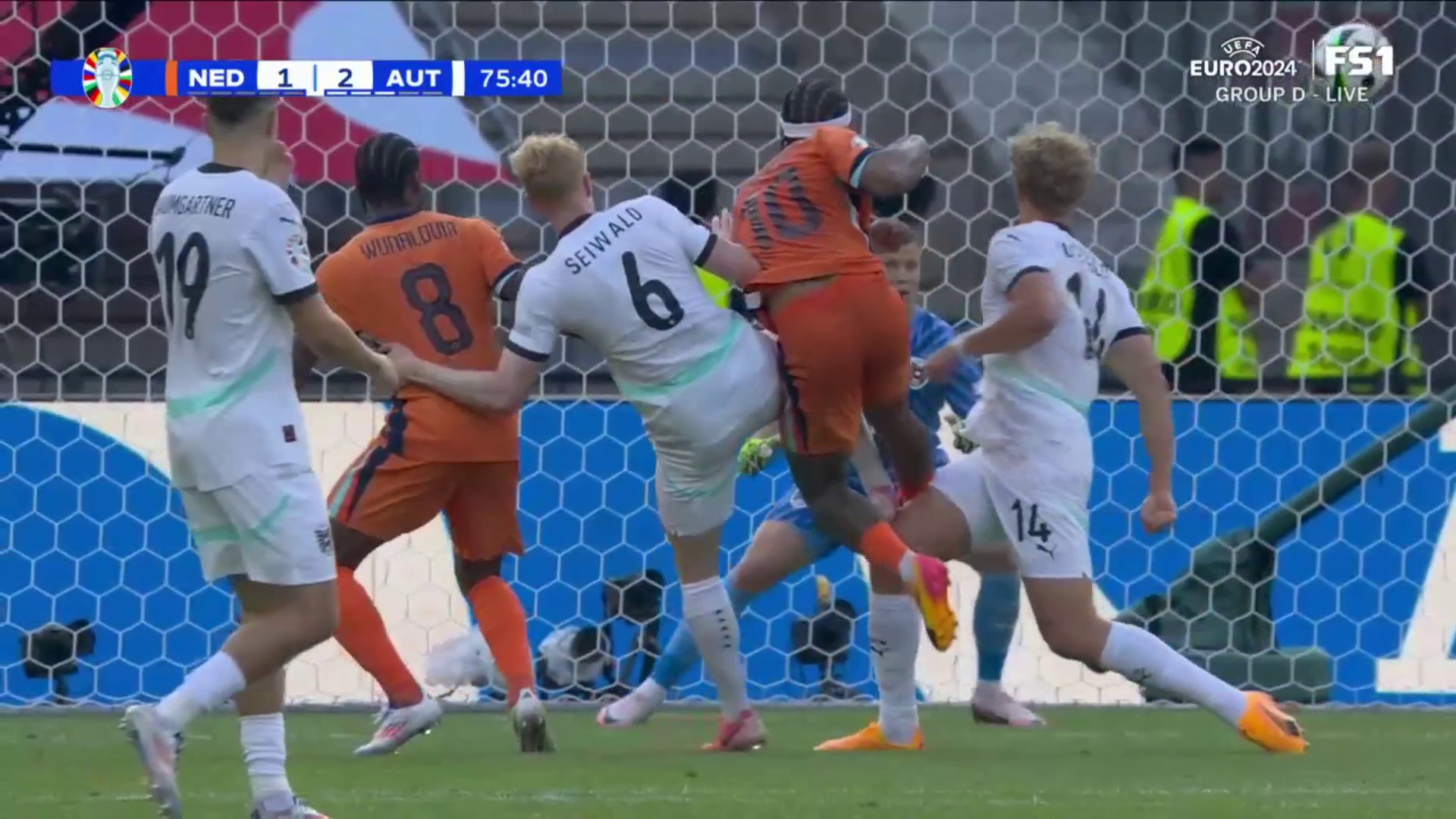 MEMPHIS DEPAY WITH A BEAUTIFUL FINISH 🔥Review confirms the goal stands and Netherlands levels the score 🇳🇱