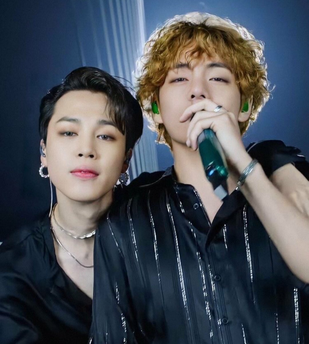 reiqeen's tweet photo. Y que lloré. Nada va a cambiar que VMIN IS COMING 😛🤙🏻💜

JIMIN IS COMING
SMERALDO GARDEN MARCHING BAND 
#MUSE_Jimin #MuseIsComming 
V IS COMING 
TYPE 1 IS COMING
#TYPE_1 https://t.co/wrptIJkP2L