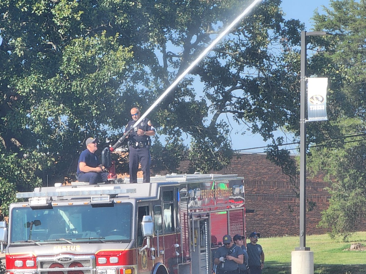 Elementary students got a visit from the Fire Department today.  Festus firefighters set up their truck to spray students with cool water.  A perfect way to kick off this hot and humid day.
#WeAreFestus