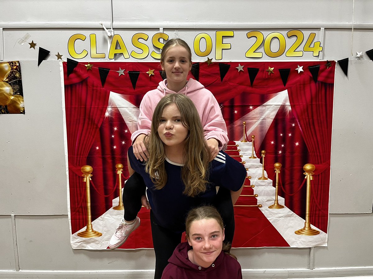 stserfs_723's tweet photo. 🌟 Leaver’s Party 🌟 https://t.co/rvvyCBb2Zm