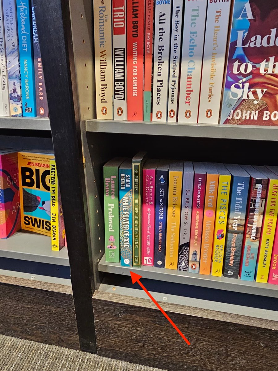 So exciting to have my debut novel, White Powder of Gold, spotted in Glasgow Waterstones by a friend! 🥳 Thanks Al.

Read the first chapter at WhitepowderBooks.com - or on Amazon of course!