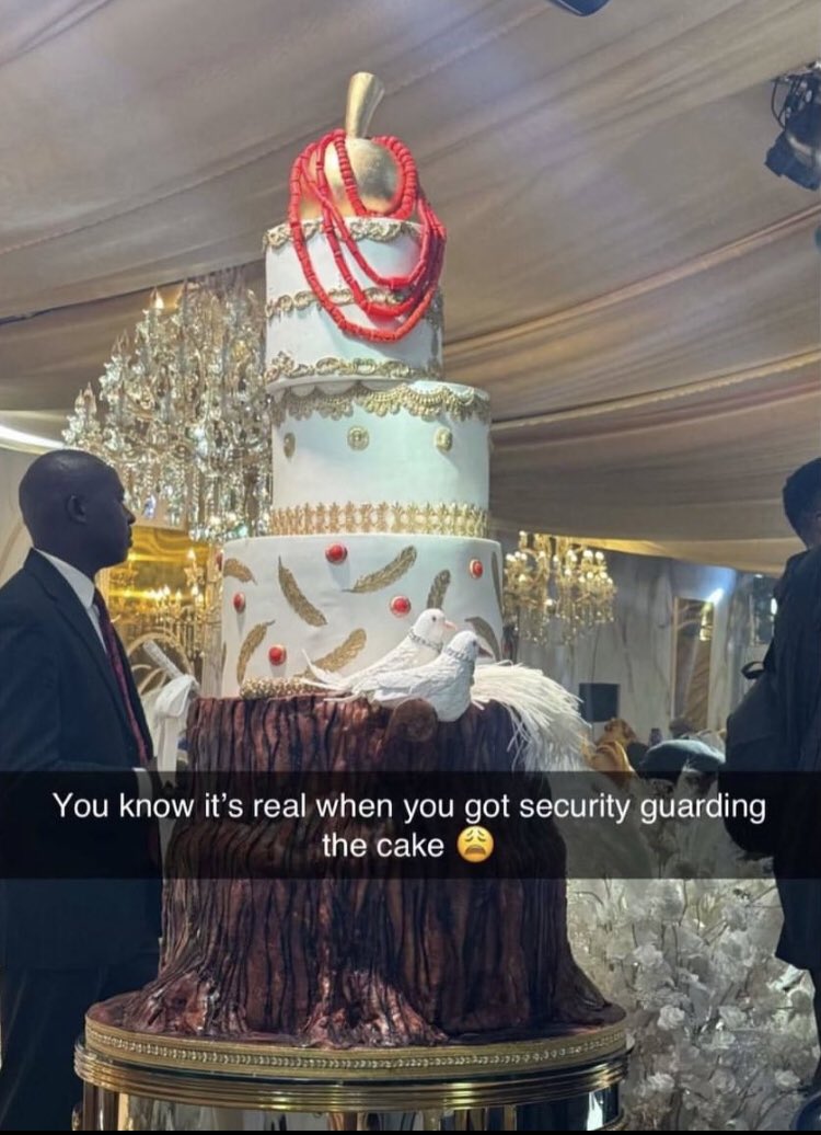 InfinityObj's tweet image. Omo security Dey guard cake🎂…stop playing 

#CHIVIDO2024