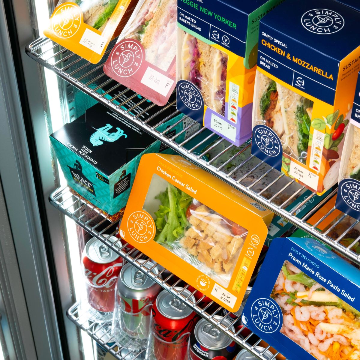 expressrefresh's tweet image. We believe that fresh, tasty, and healthy food shouldn&apos;t be excluded from the busy, hybrid workplace. 🥪

Our smart fridge is coming soon. ⏰

#SmartFridge #FreshFoodService #ColdDrinks #HybridWorkforce #ModernWorkplace 

@Coinadrink