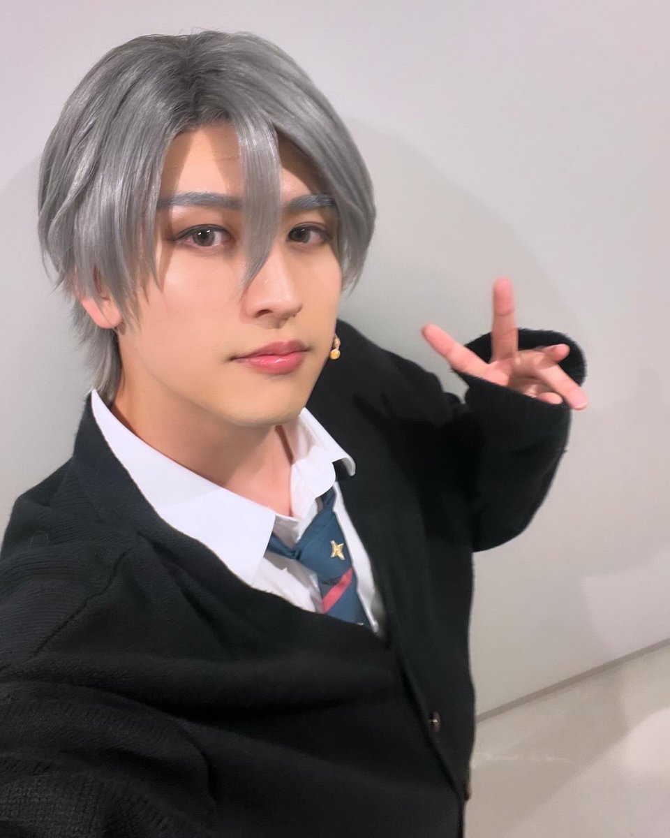 isaka193mzjunon's tweet photo. ほんまにピース✌︎どうした？

#そうか小指が頑固なんだ
#舞台KBS #感謝 
#本日の公演ご来場頂き誠にありがとうございました https://t.co/09q3ZHSbwQ