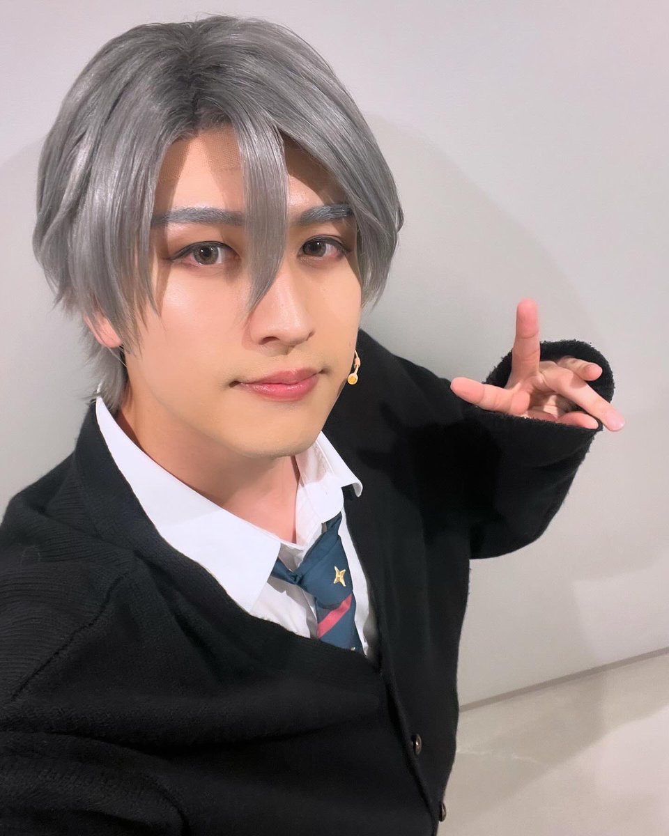 isaka193mzjunon's tweet photo. ほんまにピース✌︎どうした？

#そうか小指が頑固なんだ
#舞台KBS #感謝 
#本日の公演ご来場頂き誠にありがとうございました https://t.co/09q3ZHSbwQ