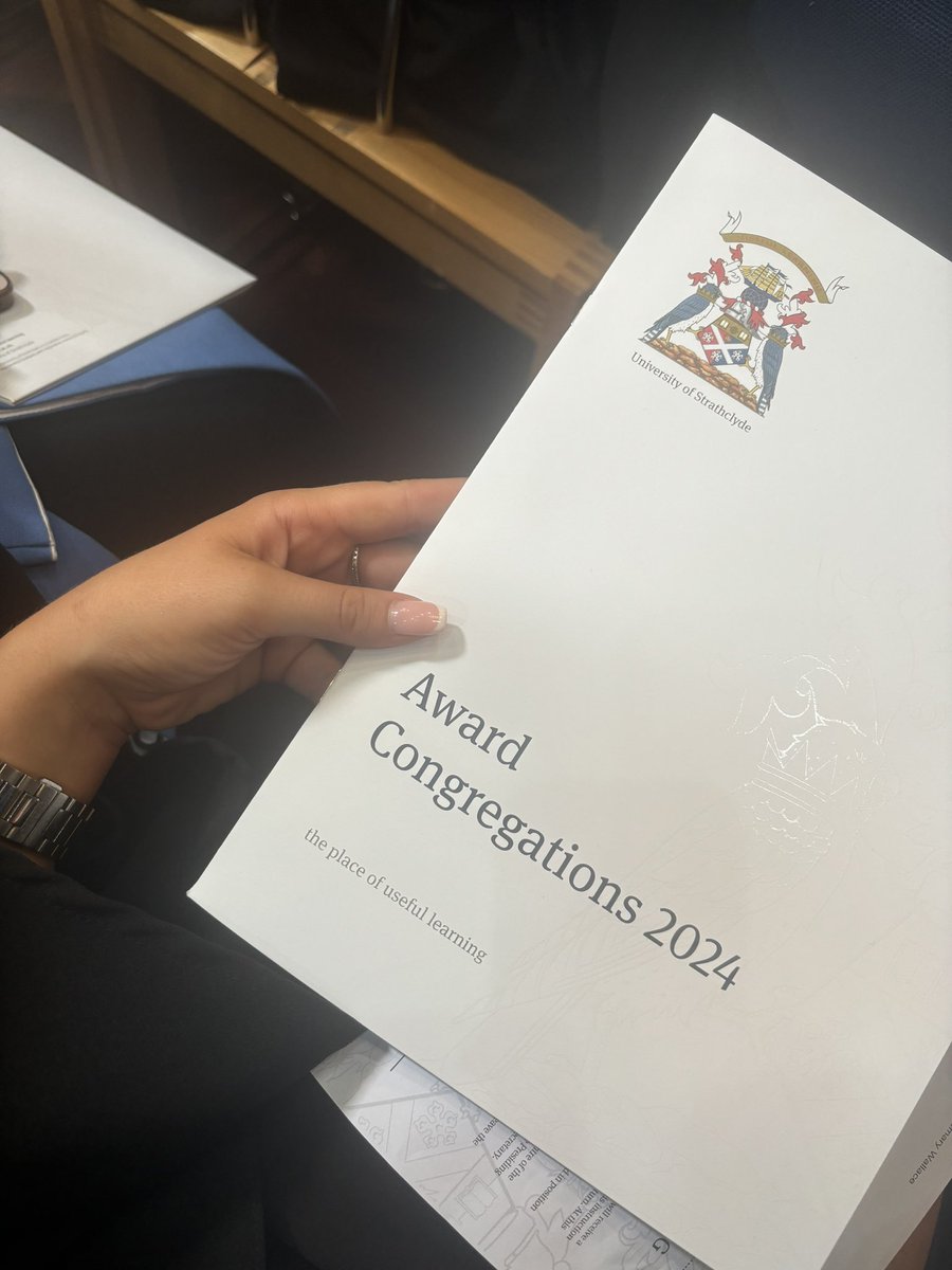 👩🏽‍🎓💛💙📚