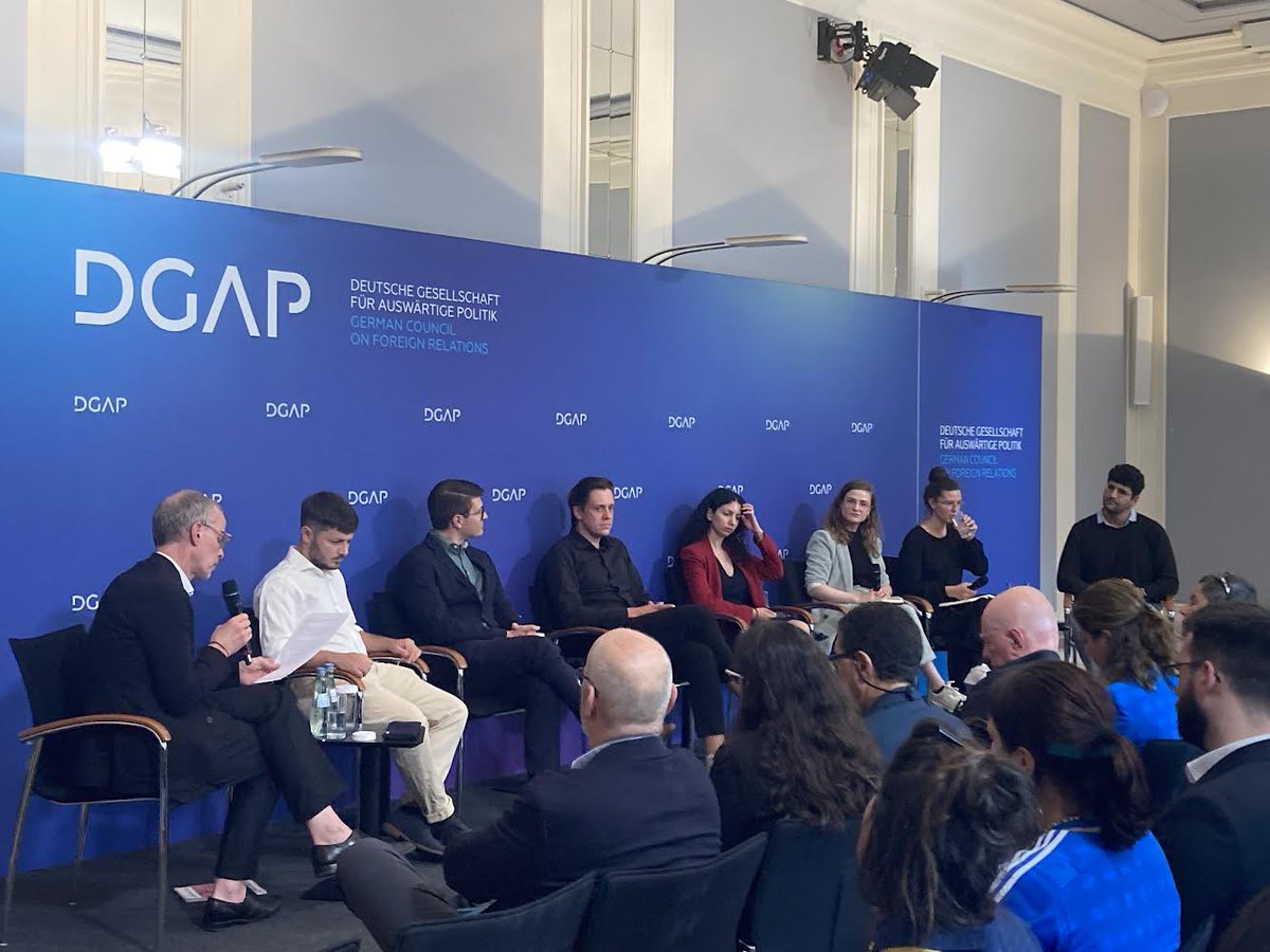 Gemeinsam mit dem Deutsch-Israelischen Zukunftsforum, <a href="/Int_Politik/">Internationale Politik</a> &amp; <a href="/AJCBerlin/">AJC Berlin</a> richten wir jedes Jahr das Sylke-Tempel-Fellowship aus. Vergangene Woche stellten die diesjährigen Fellows die Sonderausgabe der „Internationale Politik“ mit ihren Texten vor. internationalepolitik.de/de/werte-der-s…