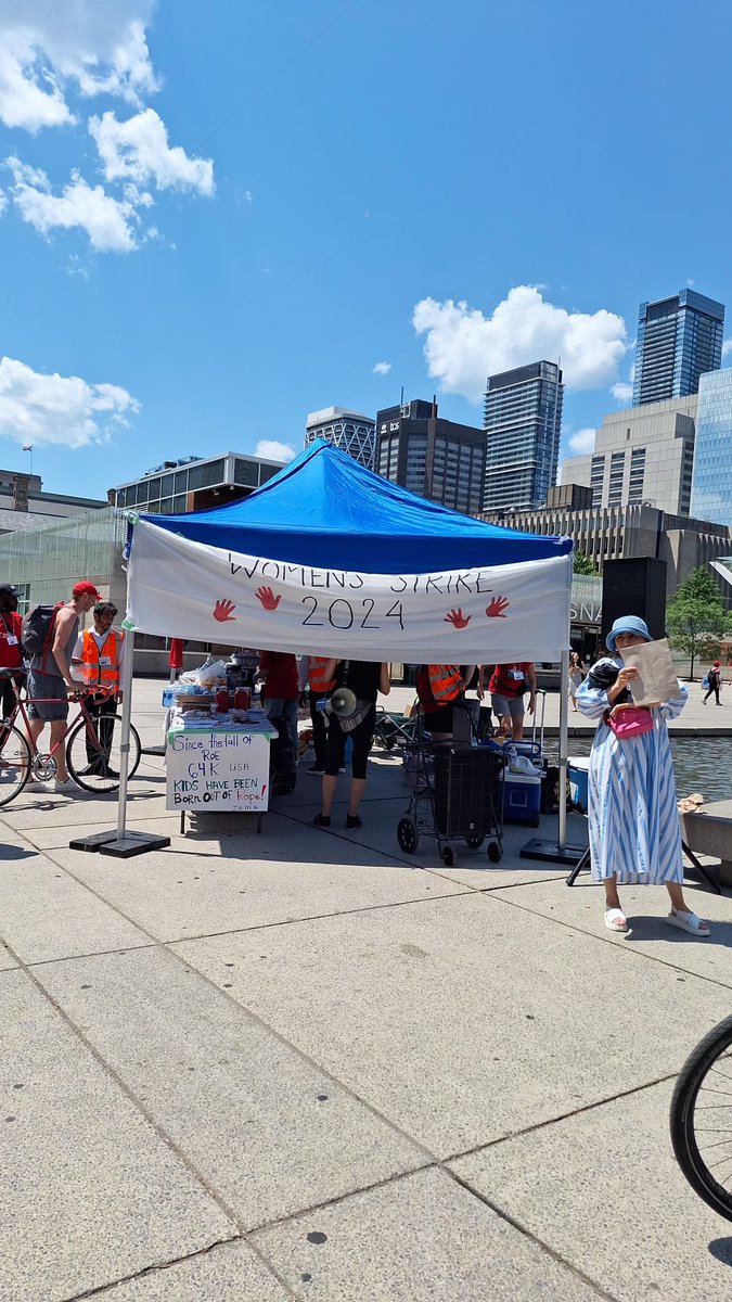 Unifor2002's tweet photo. In June 24, 2022 Roe Versus Wade was overturned in the USA. June 24, has been designated by Women’s group globally to rally for reproductive rights. Here are some photos of our Unifor Local members supporting the cause! #unifor #unifor2002 #canlab https://t.co/qj6a7J8Aez