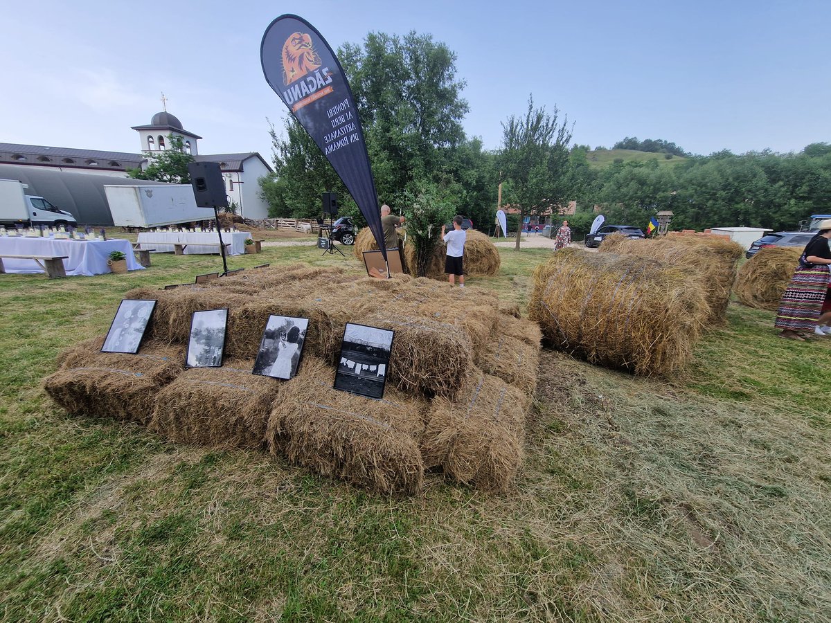 GalNapoca's tweet photo. 🌿🎉 O zi de neuitat alături de producătorii locali din toată Transilvania, împreună cu Proud To Be Romanian , GAL Someș Transilvan , Irina Mureșan, Loredana Pleșa și @alinaioanababa la Gala Producătorilor din România! 🇷🇴 Împreună, susținem micile afaceri din mediul rural! https://t.co/c3K6gq8UFO
