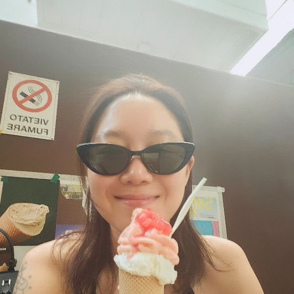 khj_data's tweet photo. [240620] #공효진 인스타그램 

이태원에 힙한 아이스크림 가게.
 수박맛이랑 소금우유 콤비가 난 좋크든요 🍦.#ouch!

https://t.co/JRGdYG978G https://t.co/YEeYsh5UIv