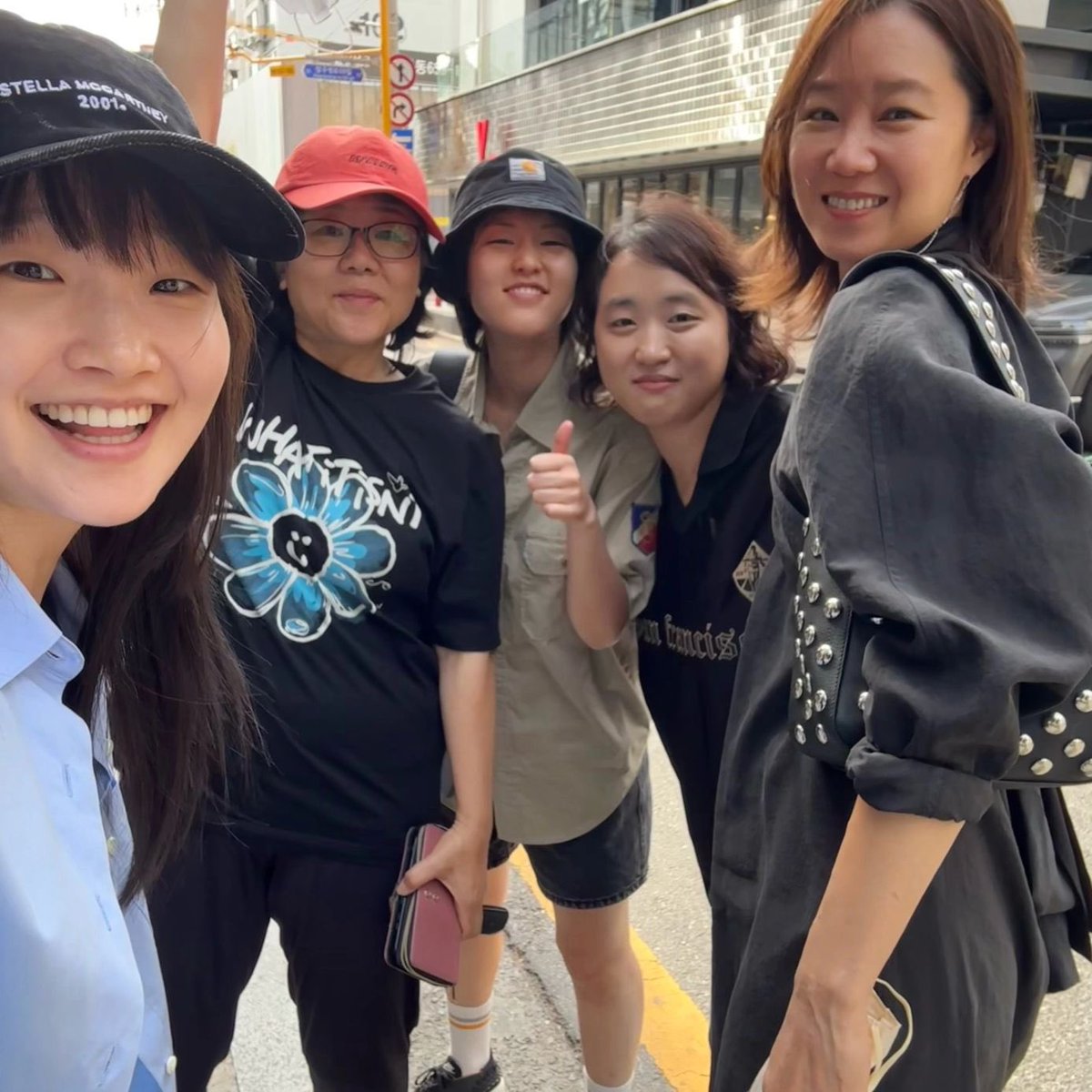 khj_data's tweet photo. [240618] #공효진 인스타그램 

희/비  #존오브인터레스트
홀러코스터때 나름 가장행복한 일상을 즐기고 있는 독일군가족들
그 무뎌진 희비의 아이러니🐦 
근데 그집 개가 연기를 참 잘하더라고

https://t.co/m6EDCxHzsD https://t.co/EmDYA84ydx