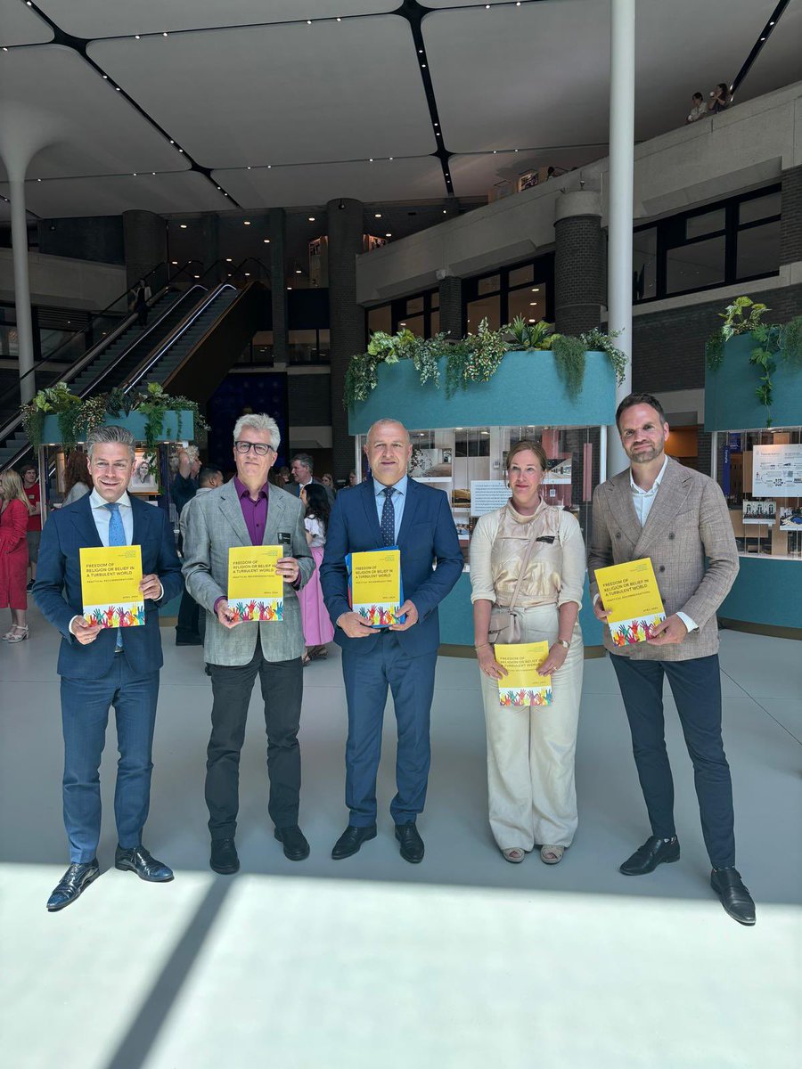 Het Platform Godsdienstvrijheid Wereldwijd bood vanmiddag aan leden van de commissie een petitie aan. In de petitie staan onder meer aanbevelingen aan de EU rondom godsdienstvrijheid in verschillende landen in de wereld.
