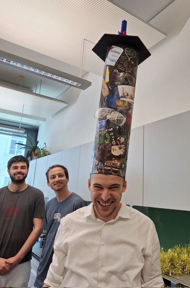 nanobayer's tweet photo. 🎓Proud congrats to newly minted 2D+ Dr. @BernhardFickl! Excellent #PhDone on #graphene #CVD on #alloys &amp; #antiicing 🧊! Thanks to examiners: @SabinaCaneva @NoeliaBarrabes @EderGroup! Happy that Bernhard will continue 2D+ work as #PostDoc @ERC_Research! #FFG @chemistry_tuw https://t.co/lnR7VzrFfN