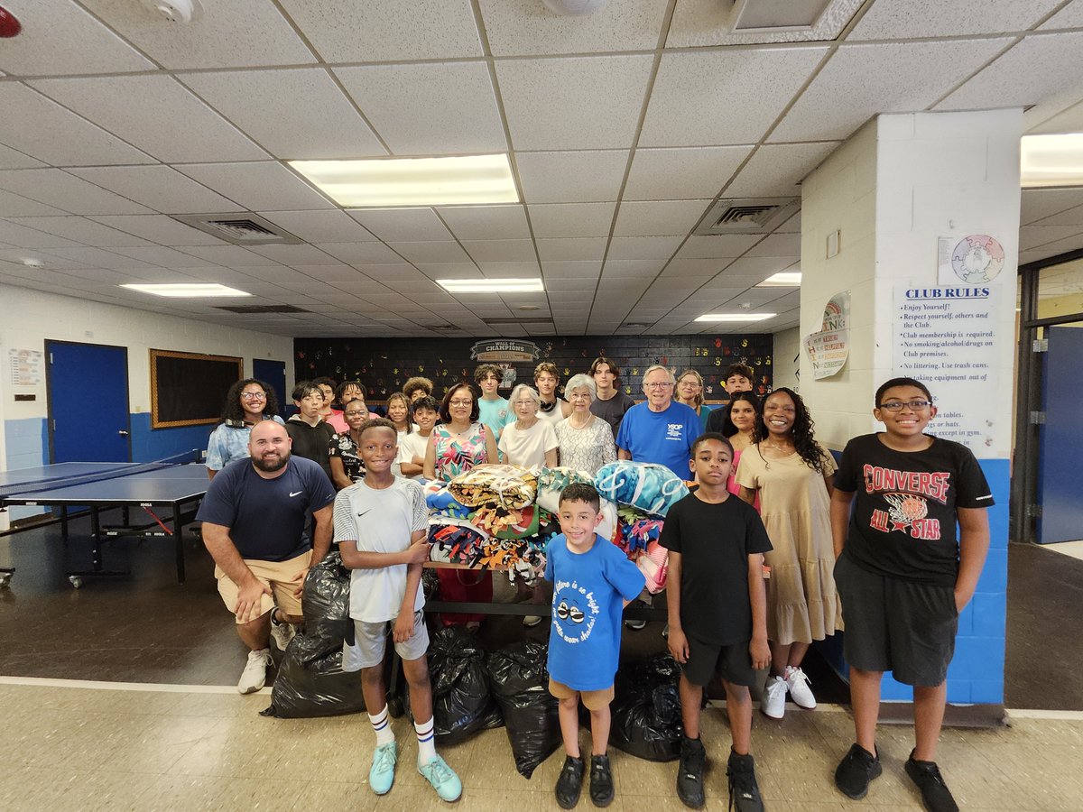 ysop's tweet photo. YSOP Connex volunteers distributed 70+ blankets at the Mascaro Boys and Girls Club in New Rochelle last week. Westchester County Legislator Terry Clements was in attendance. Thanks to everyone who helped out! https://t.co/gVPHQujVEP