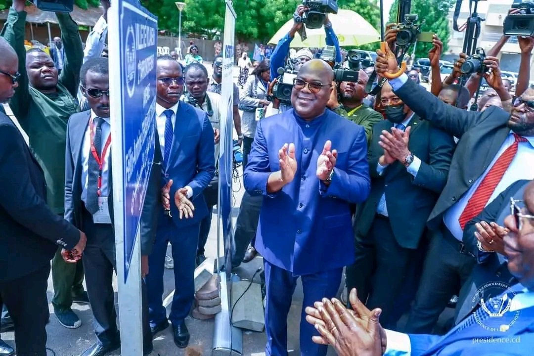 DjoKalengay's tweet photo. C’est un grand honneur d’assister de son vivant à l’inauguration d’une avenue qui porte son nom. C’est depuis lundi soir que le Président Félix Tshisekedi a entamé une visite d’État à Ndjamena axée sur le renforcement des liens d’amitié et de coopération entre la RDC et le Tchad. https://t.co/lWQlUiILpn
