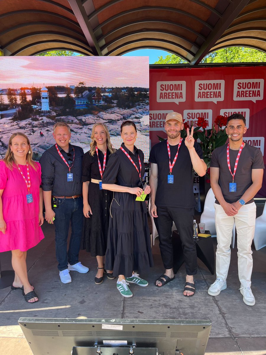 Tämän mainion joukon kanssa käynnistyi Me-säätiön SuomiAreena - mainiolla keskustelulla lasten ja nuorten tasavertaisesta vapaa-ajasta.

Suurkiitos <a href="/PetteriLahti/">Petteri Lahti</a> <a href="/SandraBergq/">Sandra Bergqvist</a> <a href="/minnaarve/">Minna Arve</a> <a href="/TimoFuruholm/">Timo Furuholm</a> <a href="/MoAlEmara/">Mohammad al-Emara</a> keskusteluista paneelissa ja sen jälkeen! 🫶