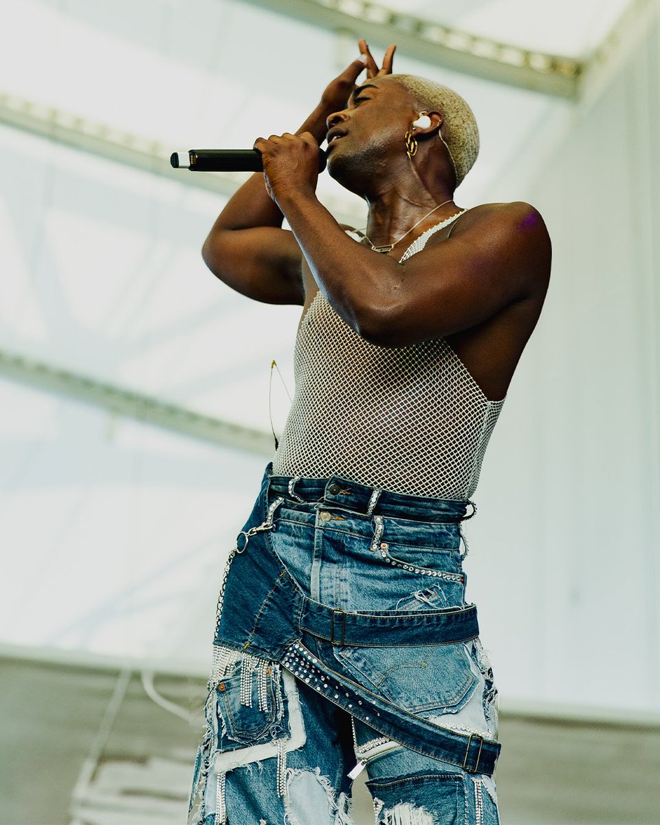 boldlovefest's tweet photo. Still dreaming about dancing in the pit with @VINCINT_ 🤩✨

📸: @sprnvaphotos https://t.co/S9VhiOEQNk