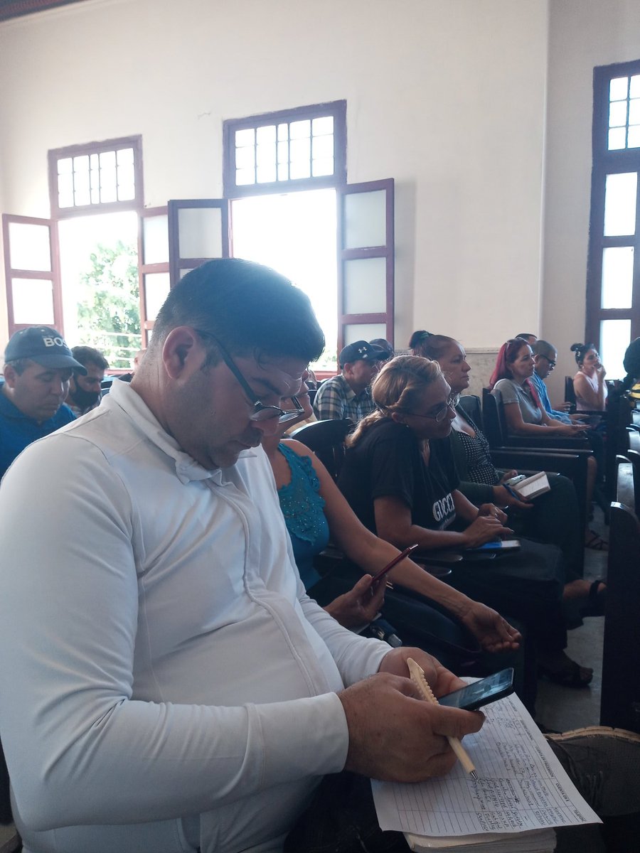 Estas son imágenes del Taller de Buenas Prácticas en X en el municipio de #Placetas. A teatro lleno aprendimos a sacarle el mejor provecho a la red social. Gracias por la acogida!!!