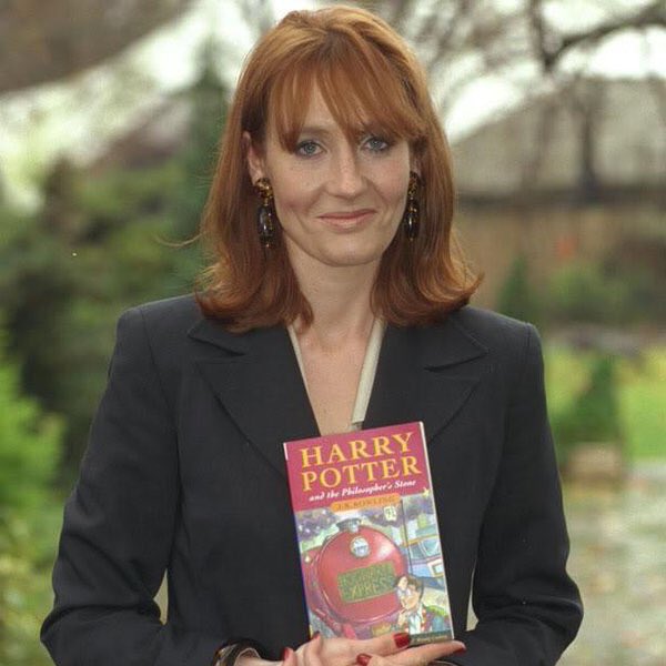 EiProfeta's tweet photo. Hace 27 años, era publicado "Harry Potter y la piedra filosofal". El comienzo de todo. https://t.co/ROJyKWDm5m