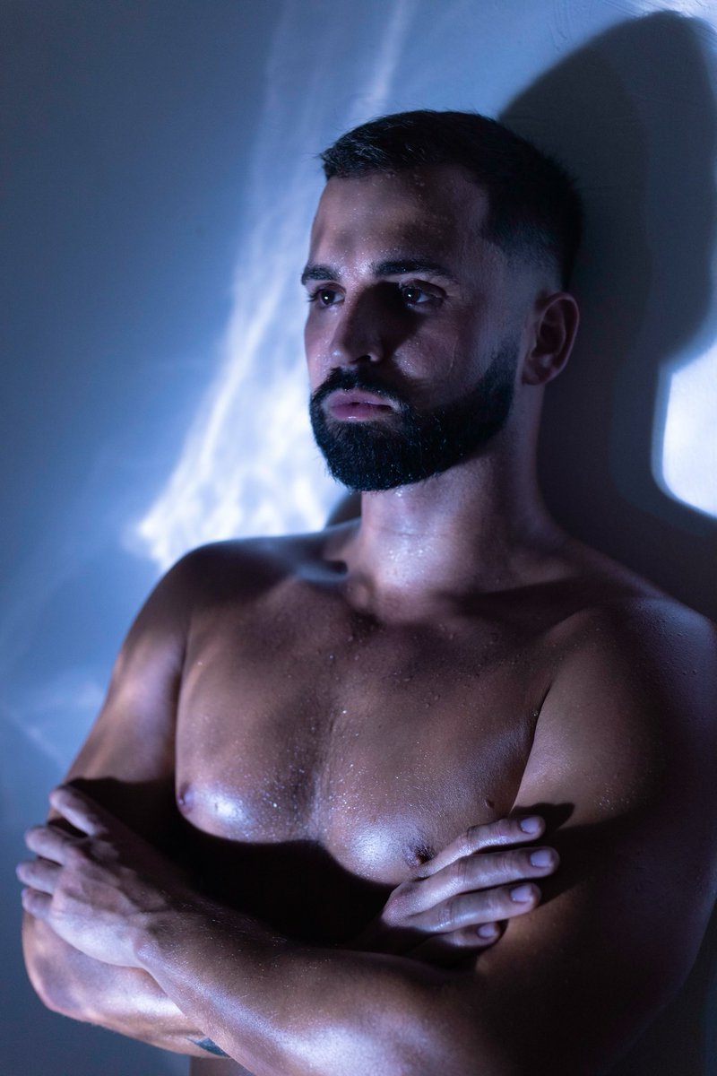 ronelhdez's tweet photo. @johnathanduluc 
#pride #pride2024 #photo #photograghy #photographs #body #shadows https://t.co/vyVWkbeDmP