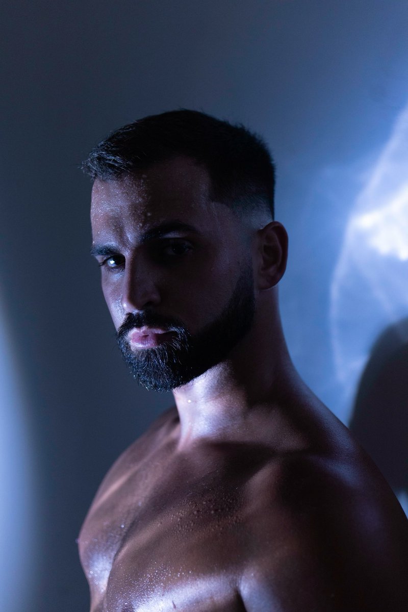 ronelhdez's tweet photo. @johnathanduluc 
#pride #pride2024 #photo #photograghy #photographs #body #shadows https://t.co/vyVWkbeDmP