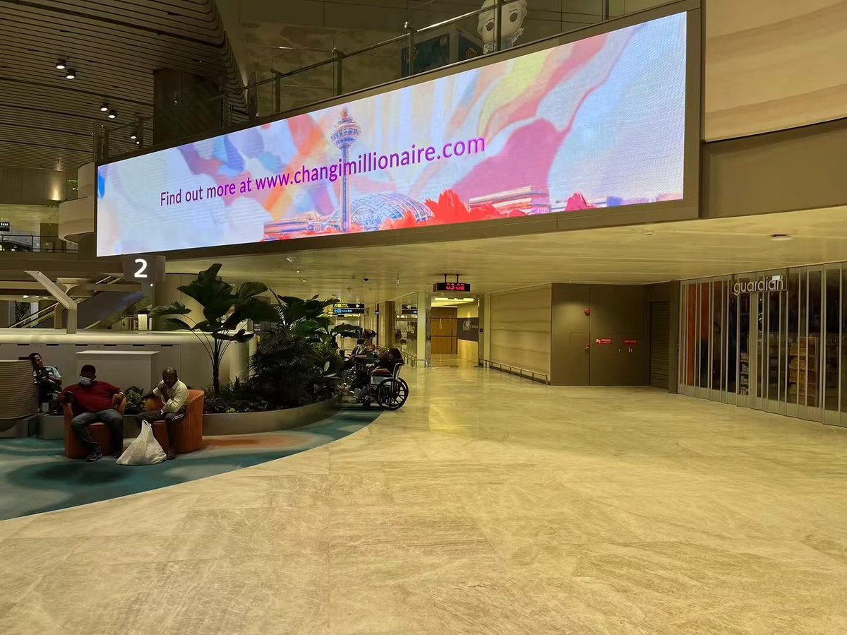 Parker173357's tweet image. We are thrilled to share CLT P3.9mm indoor LED screen shines bright in Changi Airport, Singapore.
#CLTLED #CLT #ledscreen #indoor #digital #display #airport #checkpoint #image
