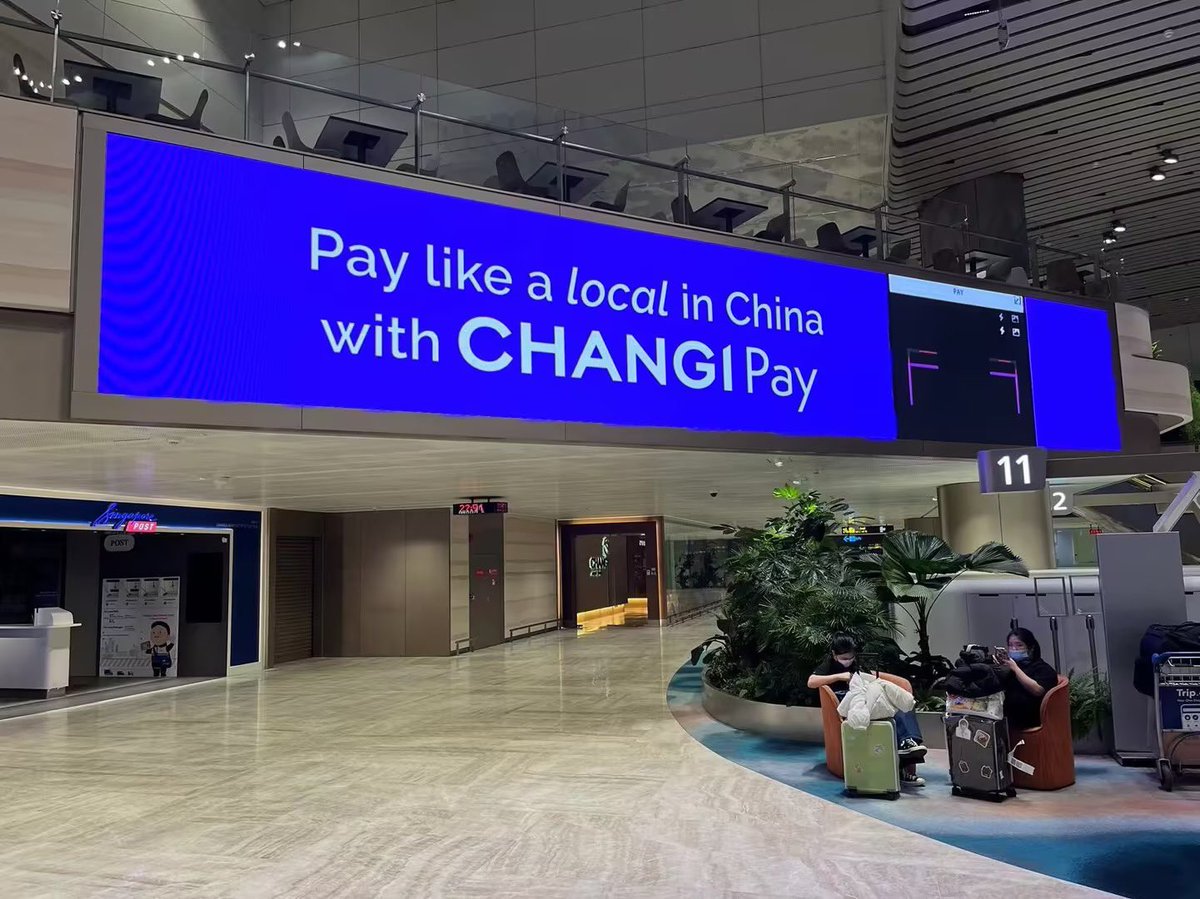 Parker173357's tweet image. We are thrilled to share CLT P3.9mm indoor LED screen shines bright in Changi Airport, Singapore.
#CLTLED #CLT #ledscreen #indoor #digital #display #airport #checkpoint #image