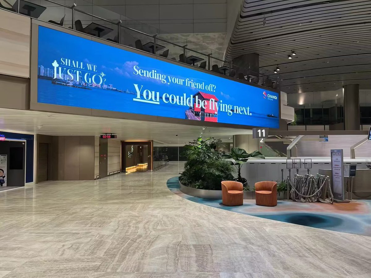 Parker173357's tweet image. We are thrilled to share CLT P3.9mm indoor LED screen shines bright in Changi Airport, Singapore.
#CLTLED #CLT #ledscreen #indoor #digital #display #airport #checkpoint #image