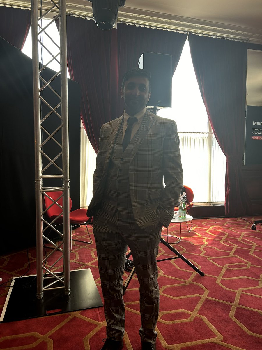 rogersjanna1's tweet photo. Great to catch up with colleagues, trustees, friends, ex colleagues &amp; inspirational speakers! @TeachLeadAAli was magnificent! Thanks @MATPartNet - a super day so far. Super talk from @WayneCartmel too on digital recruitment. @COOInclusiveMAT @StAlbansDMAT https://t.co/UVjfVTuovO
