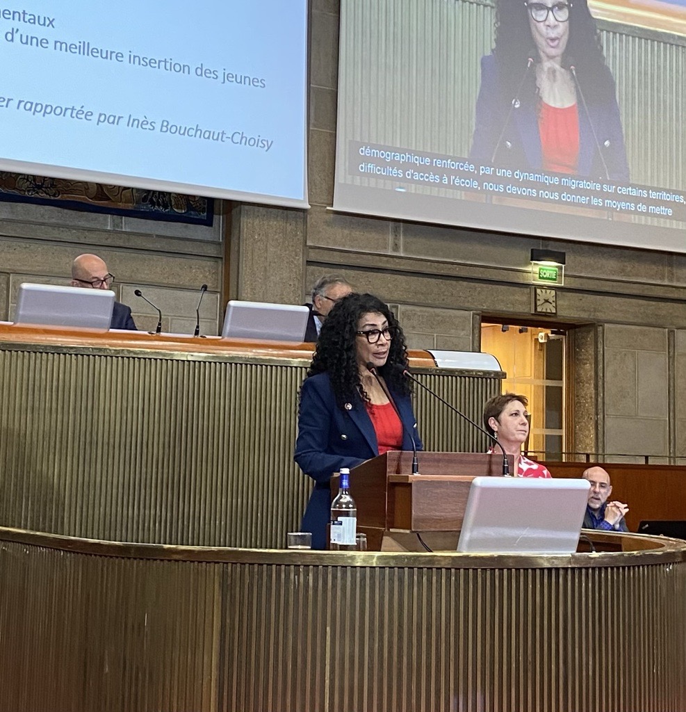 🔴Séance plénière | École

<a href="/Ines_Choisy/">Ines Bouchaut-Choisy</a> présente la contribution de la délégation aux Outre-mer :
« En Guyane et à Mayotte, le constat montre un nombre d’enfants non-scolarisés particulièrement important. L’UNICEF a rappelé récemment que le droit à l’éducation représente « un