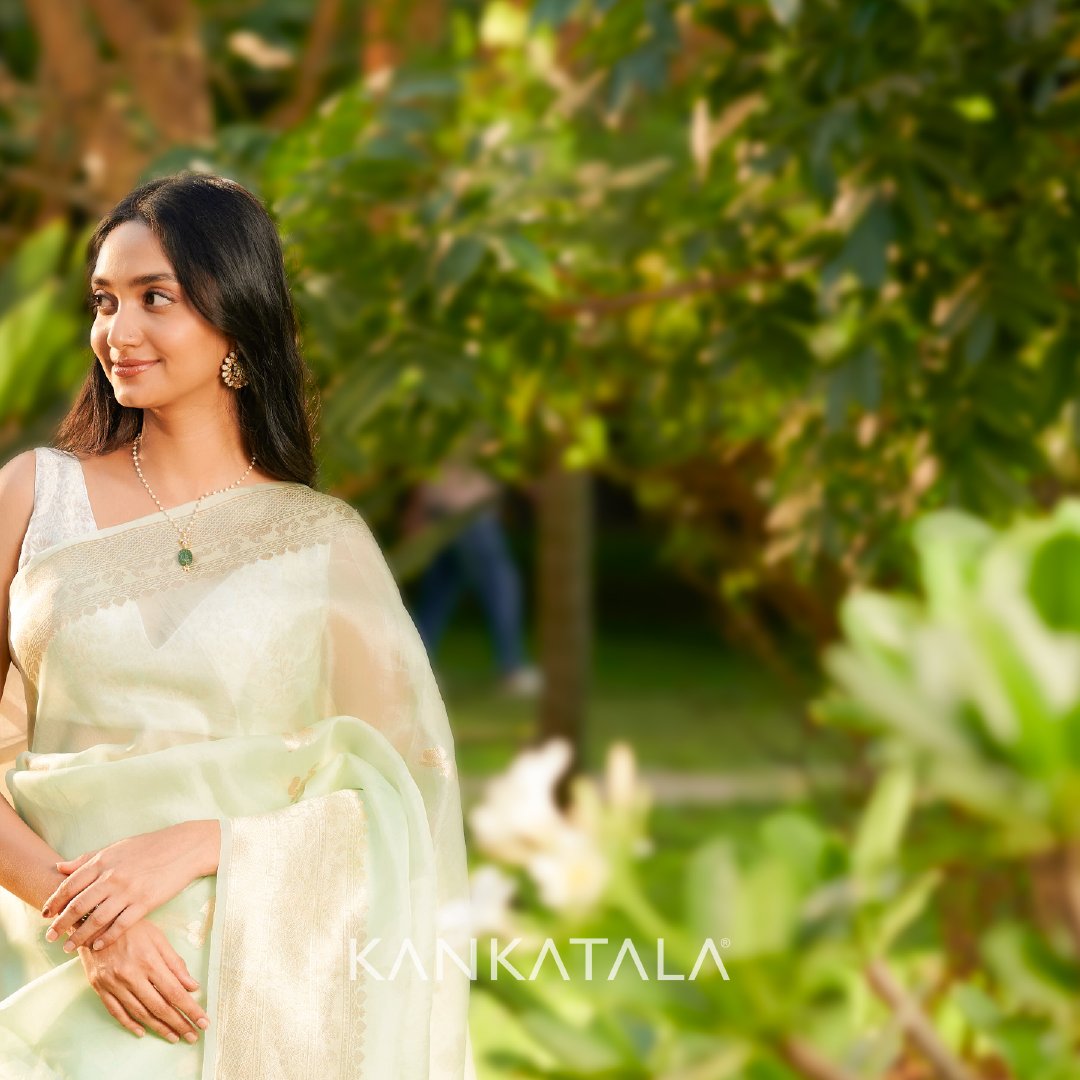 kankatala_'s tweet photo. The ethereal beauty of Banarasi saris, combined with soothing pastels and the lightness of Organza, infuses our collection with the vibrant freshness of the season. #Kankatala #KankatalaSarees #QueenOfSarees #IndianClothing #ShopNow #Explore #IndianSaree #OrganzaSaree https://t.co/glXvnzbf5O