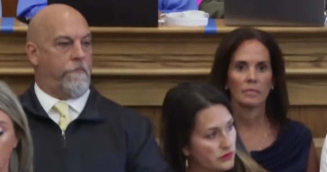 Stacy Bravo (@bravobystacy) on Twitter photo These two clowns didn’t go to John’s FUNERAL, but they show up for Closing Arguments? 🖕
#KarenRead #KarenReadTrial #FreeKarenRead These two clowns didn’t go to John’s FUNERAL, but they show up for Closing Arguments? 🖕
#KarenRead #KarenReadTrial #FreeKarenRead